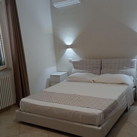 Viola Di Mare Rooms And Parking 泰尔莫利 外观 照片
