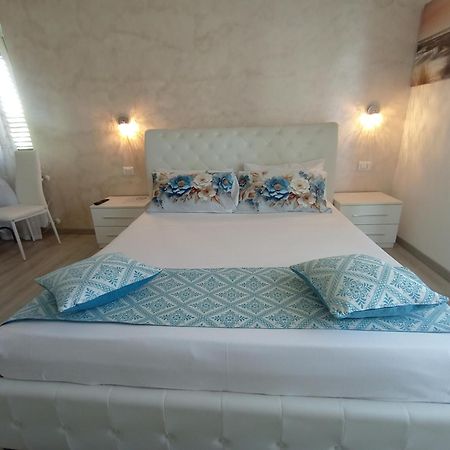 Viola Di Mare Rooms And Parking 泰尔莫利 外观 照片