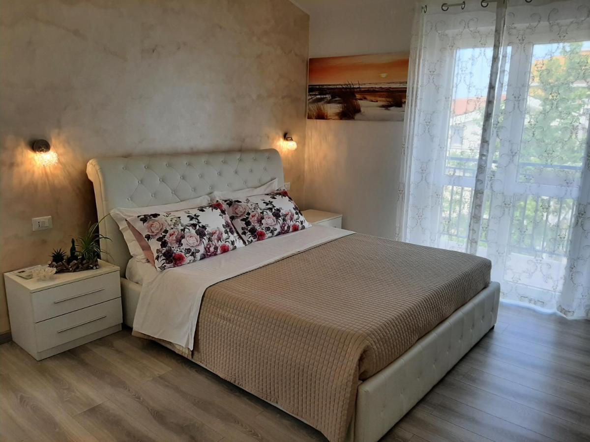 Viola Di Mare Rooms And Parking 泰尔莫利 外观 照片