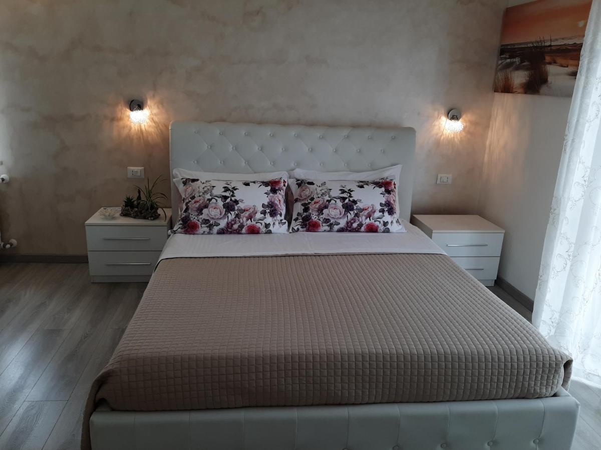 Viola Di Mare Rooms And Parking 泰尔莫利 外观 照片