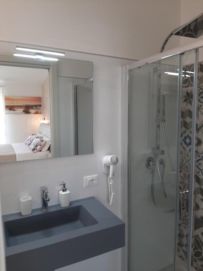 Viola Di Mare Rooms And Parking 泰尔莫利 外观 照片