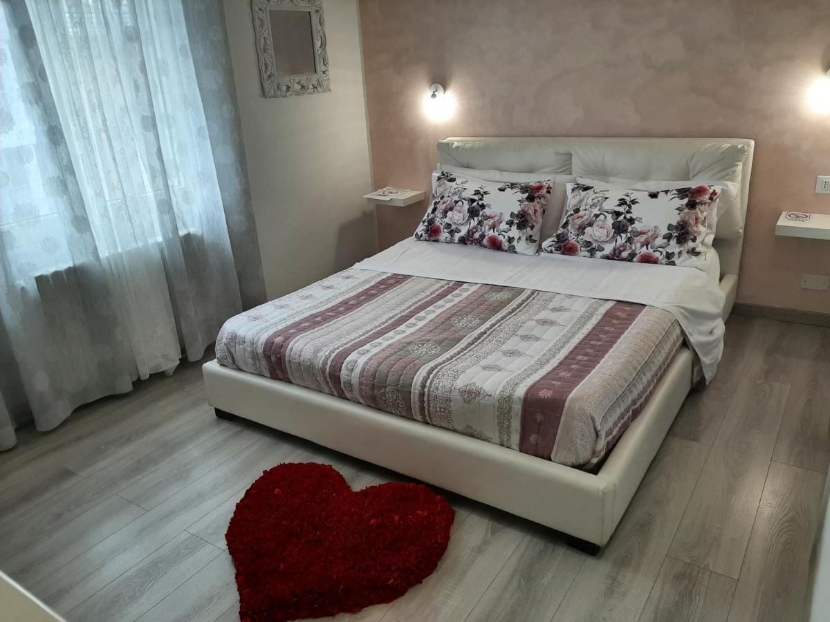 Viola Di Mare Rooms And Parking 泰尔莫利 外观 照片