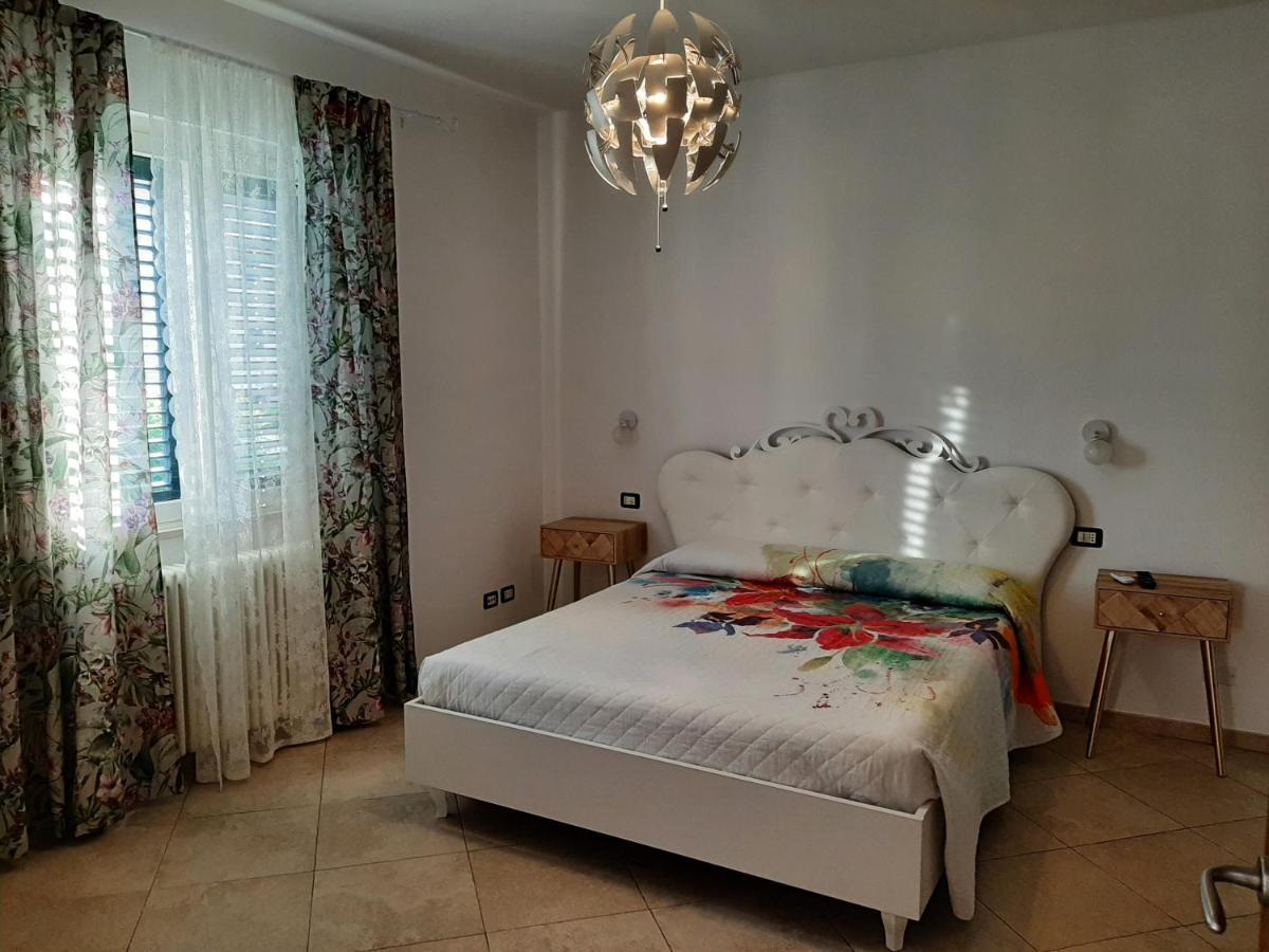 Viola Di Mare Rooms And Parking 泰尔莫利 外观 照片