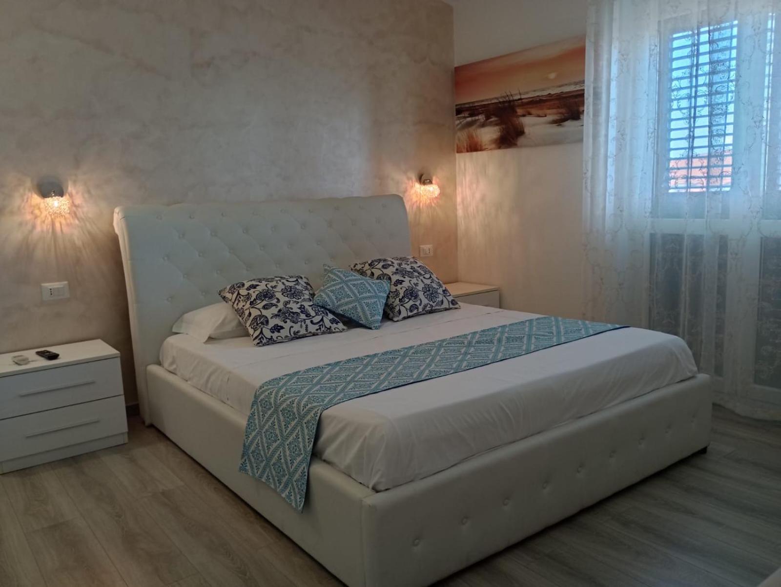 Viola Di Mare Rooms And Parking 泰尔莫利 外观 照片