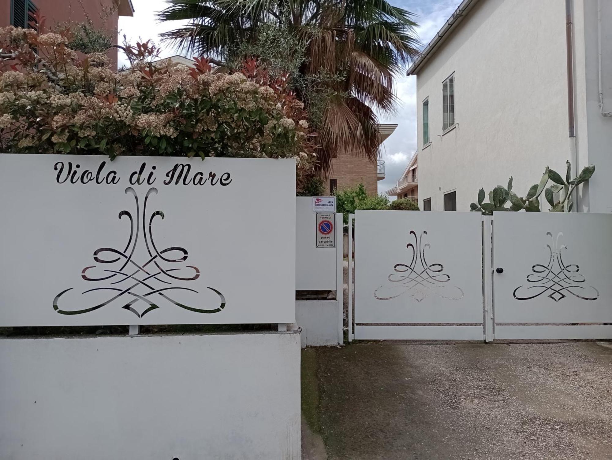 Viola Di Mare Rooms And Parking 泰尔莫利 外观 照片