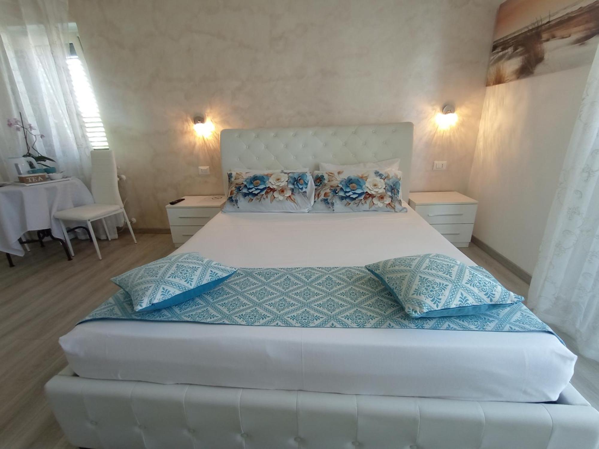 Viola Di Mare Rooms And Parking 泰尔莫利 外观 照片