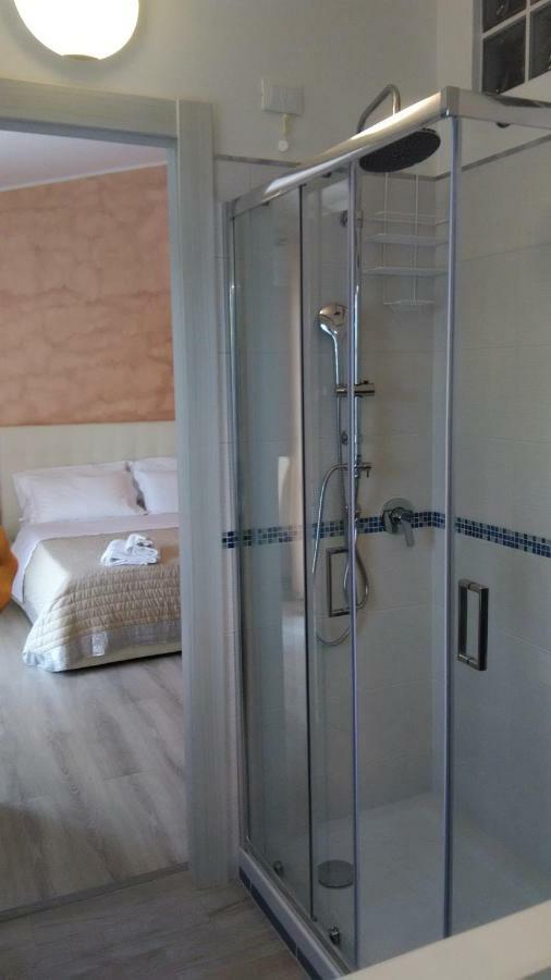 Viola Di Mare Rooms And Parking 泰尔莫利 外观 照片